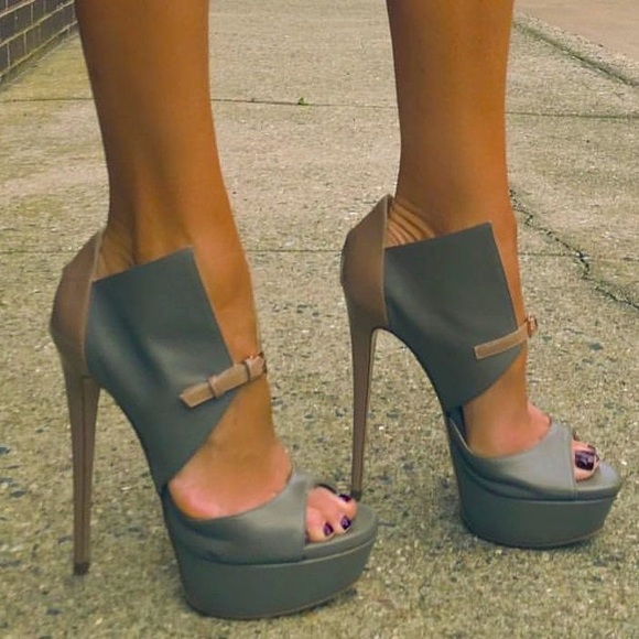 Ruthie Davis Shoes - 🍒 Platform Buckle Peep-Toe Stiletto Heels 🍒